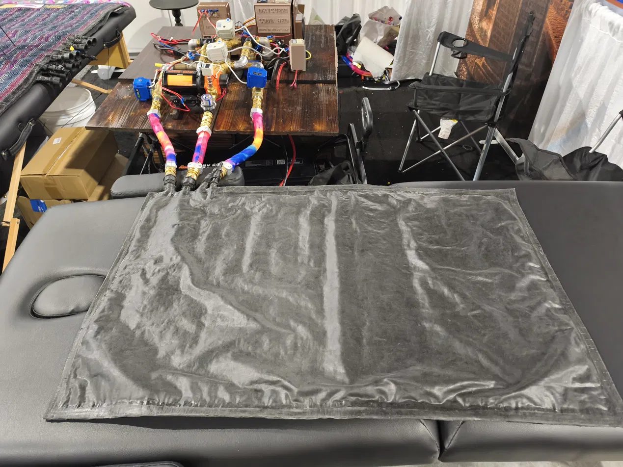 Drycuzzi dry-hydrotherapy blanket connected on a treatment table